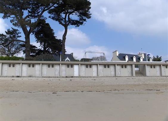 Cabine de douche sur la plage du trez à bénodet - Camping du Trez | Benodet, Finistère